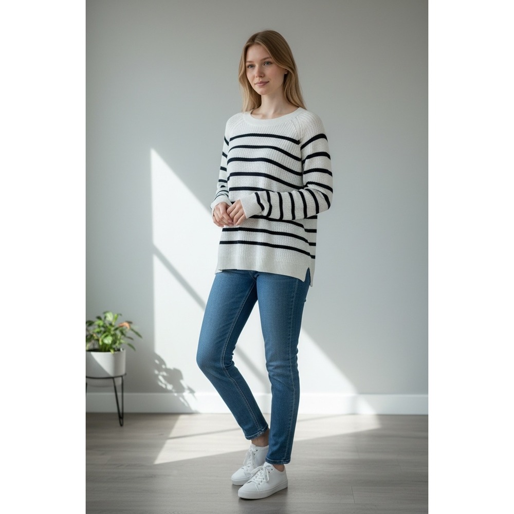 Old Navy Women's Sweater - Navy and Cream Stripes
